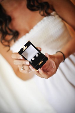 Picking the Right Jewelry for Your Wedding Day
