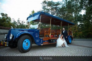 How to Plan Your Wedding Day Transportation on a Budget