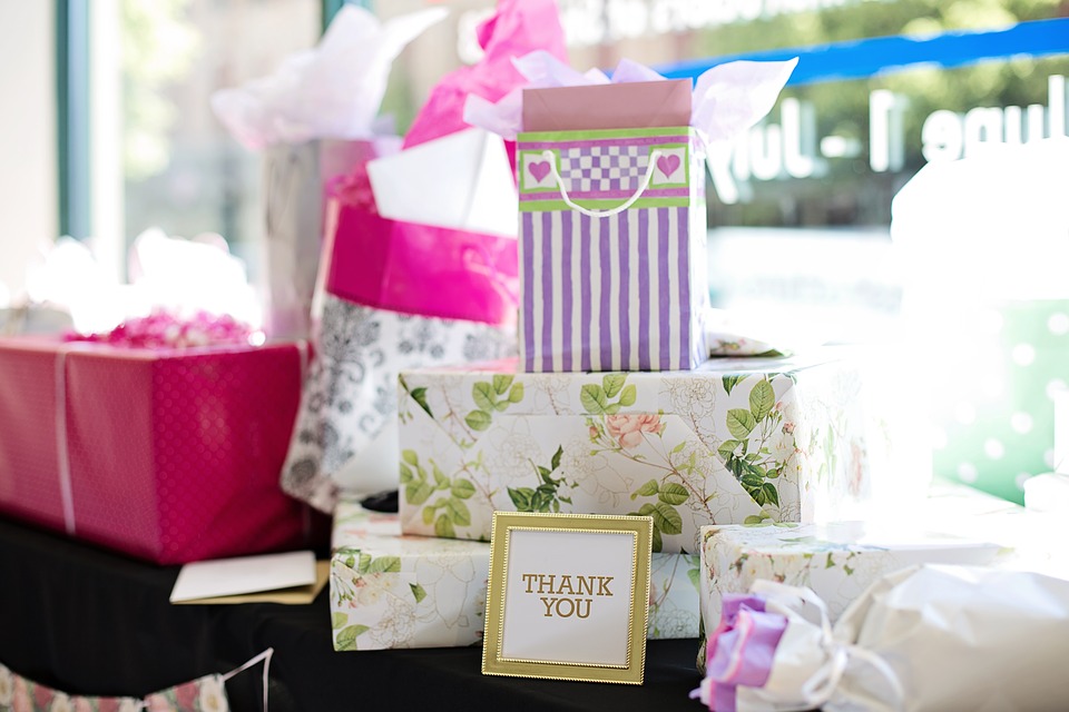 Amazing Bridal Shower Gift Ideas and Etiquettes