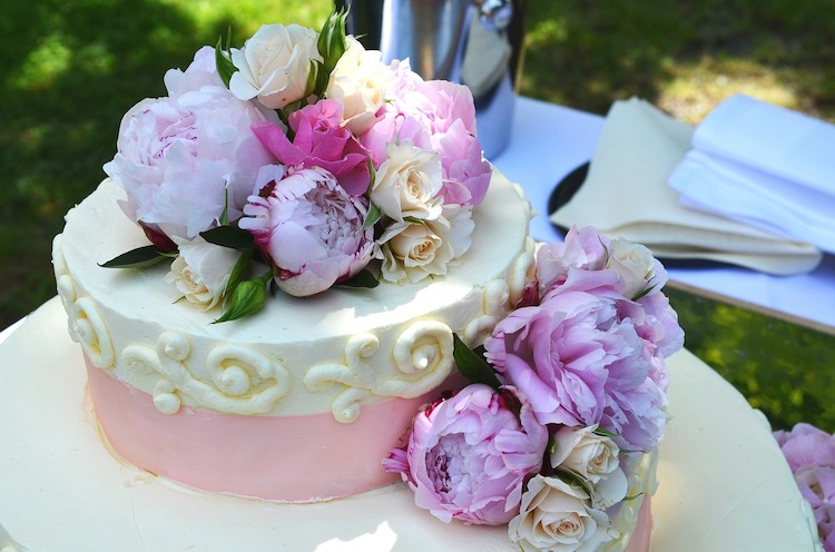 8 weddings cakes to sweeten up your mood if your nuptials have been  postponed – Emirates Woman