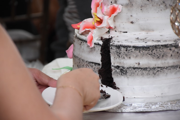 Eye Rolling-ly Good Wedding Cakes | Wedding Blog | WeddingDates.ie